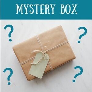 Mystery Box Size Small-XL. 30 items